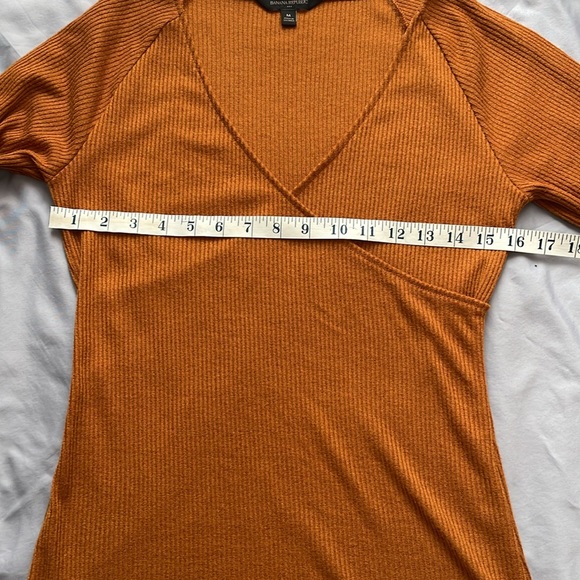 Banana Republic women’s long sleeve rib knit top faux wrap front | size M - Picture 5 of 8